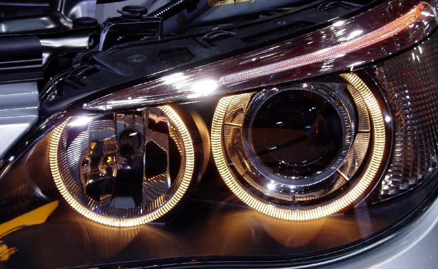 Feux_avant_BMW.jpg